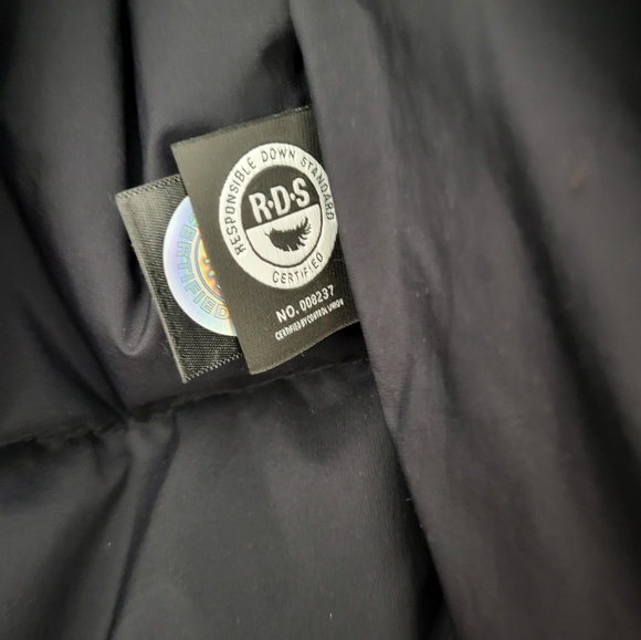 BNWT Aritzia TnA The Mega Puff Short Puffer Jacket XS - Picture 7 of 9